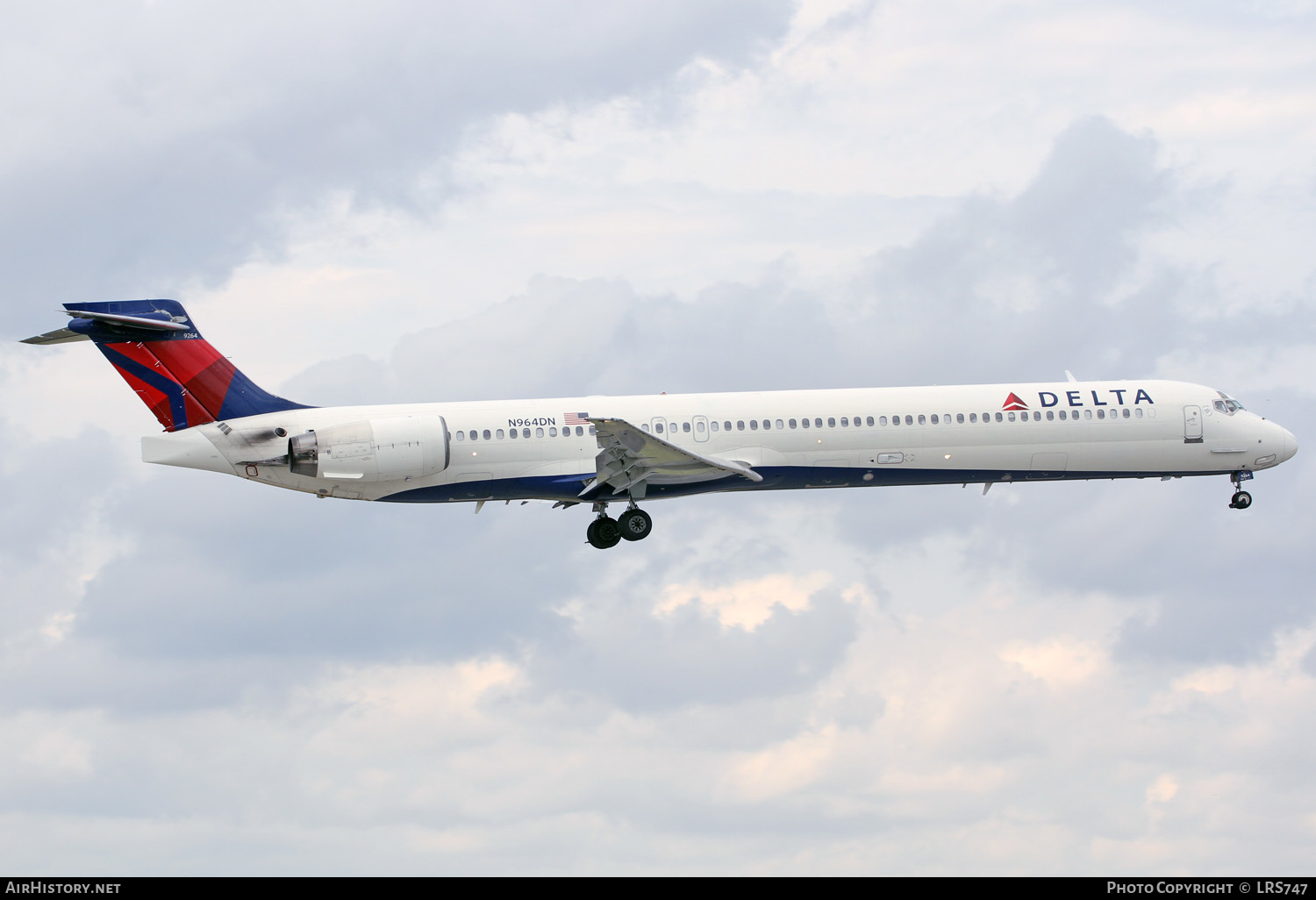 Aircraft Photo of N964DN | McDonnell Douglas MD-90-30 | Delta Air Lines | AirHistory.net #299411