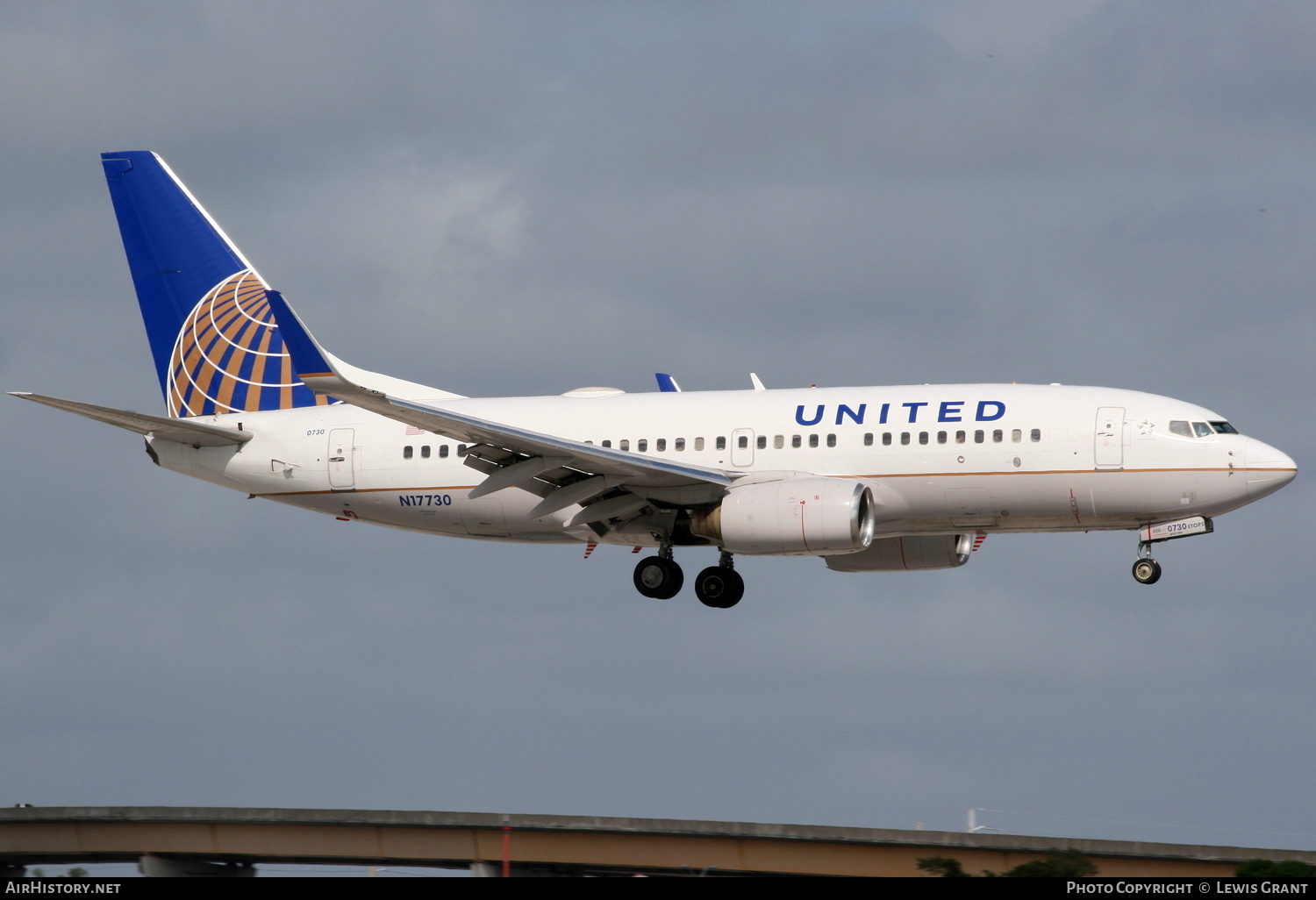 Aircraft Photo of N17730 | Boeing 737-724 | United Airlines | AirHistory.net #299531