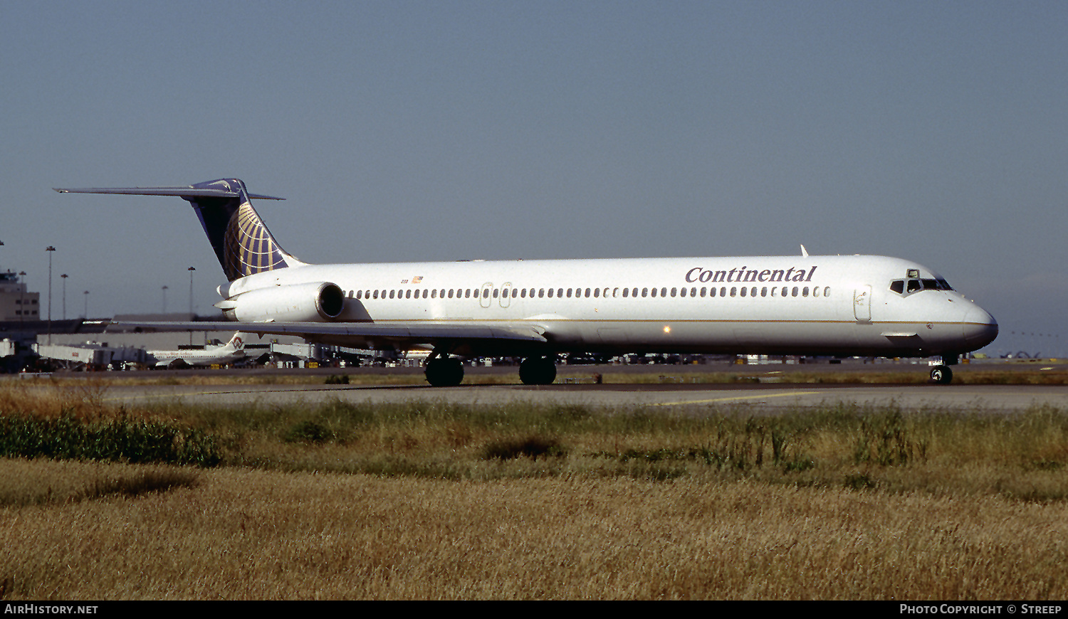 Aircraft Photo of N18833 | McDonnell Douglas MD-82 (DC-9-82) | Continental Airlines | AirHistory.net #300148