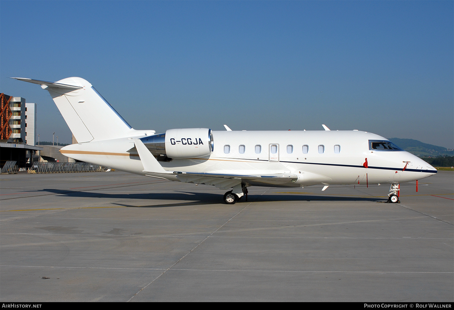 Aircraft Photo of G-CGJA | Bombardier Challenger 605 (CL-600-2B16) | AirHistory.net #300383