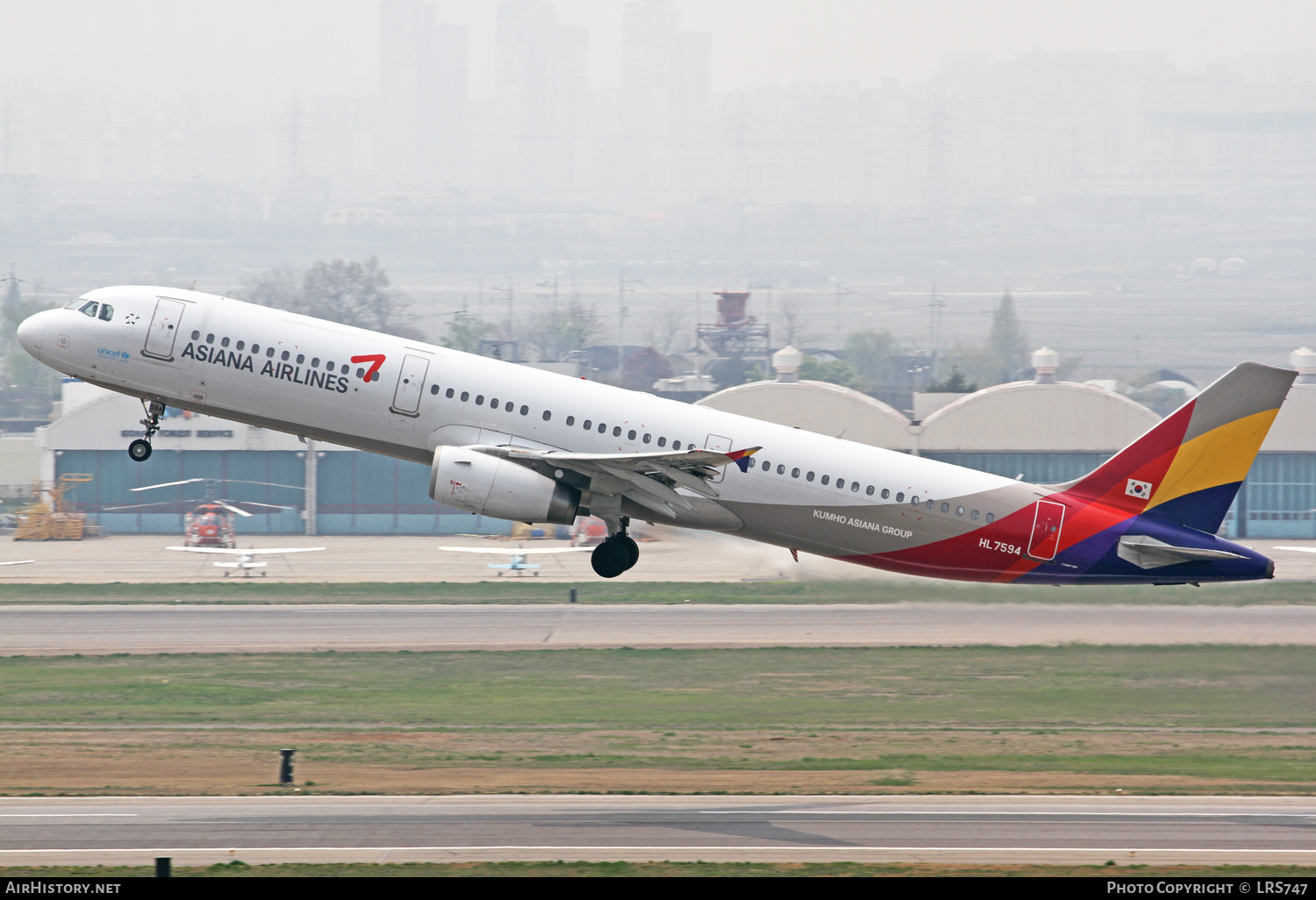Aircraft Photo of HL7594 | Airbus A321-131 | Asiana Airlines | AirHistory.net #300733
