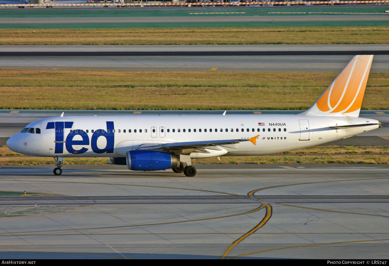 Aircraft Photo of N440UA | Airbus A320-232 | Ted | AirHistory.net #300853