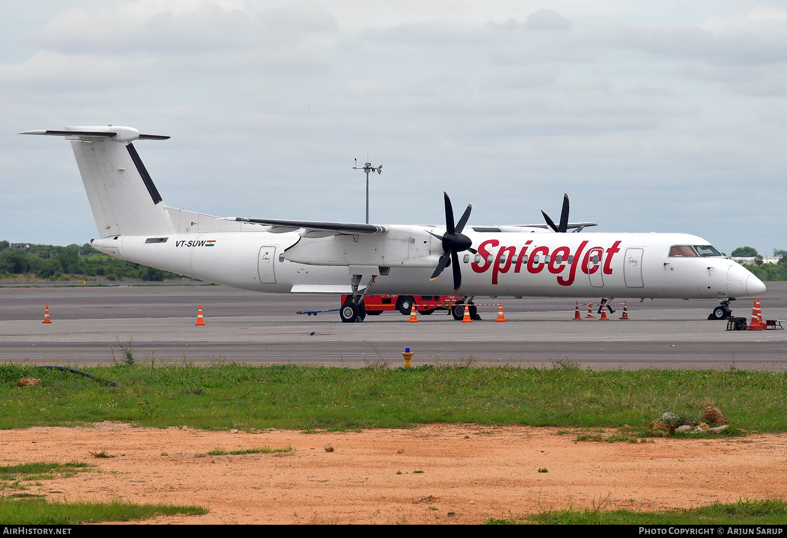 Aircraft Photo of VT-SUW | Bombardier DHC-8-402 Dash 8 | SpiceJet | AirHistory.net #301108