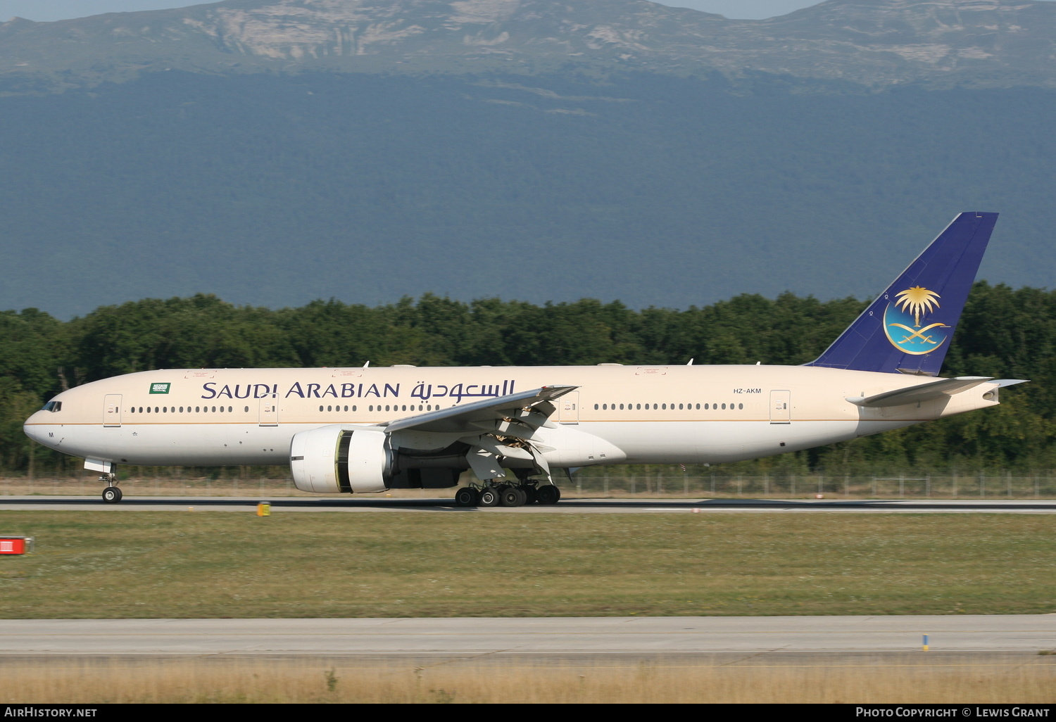 Aircraft Photo of HZ-AKM | Boeing 777-268/ER | Saudi Arabian Airlines | AirHistory.net #301260