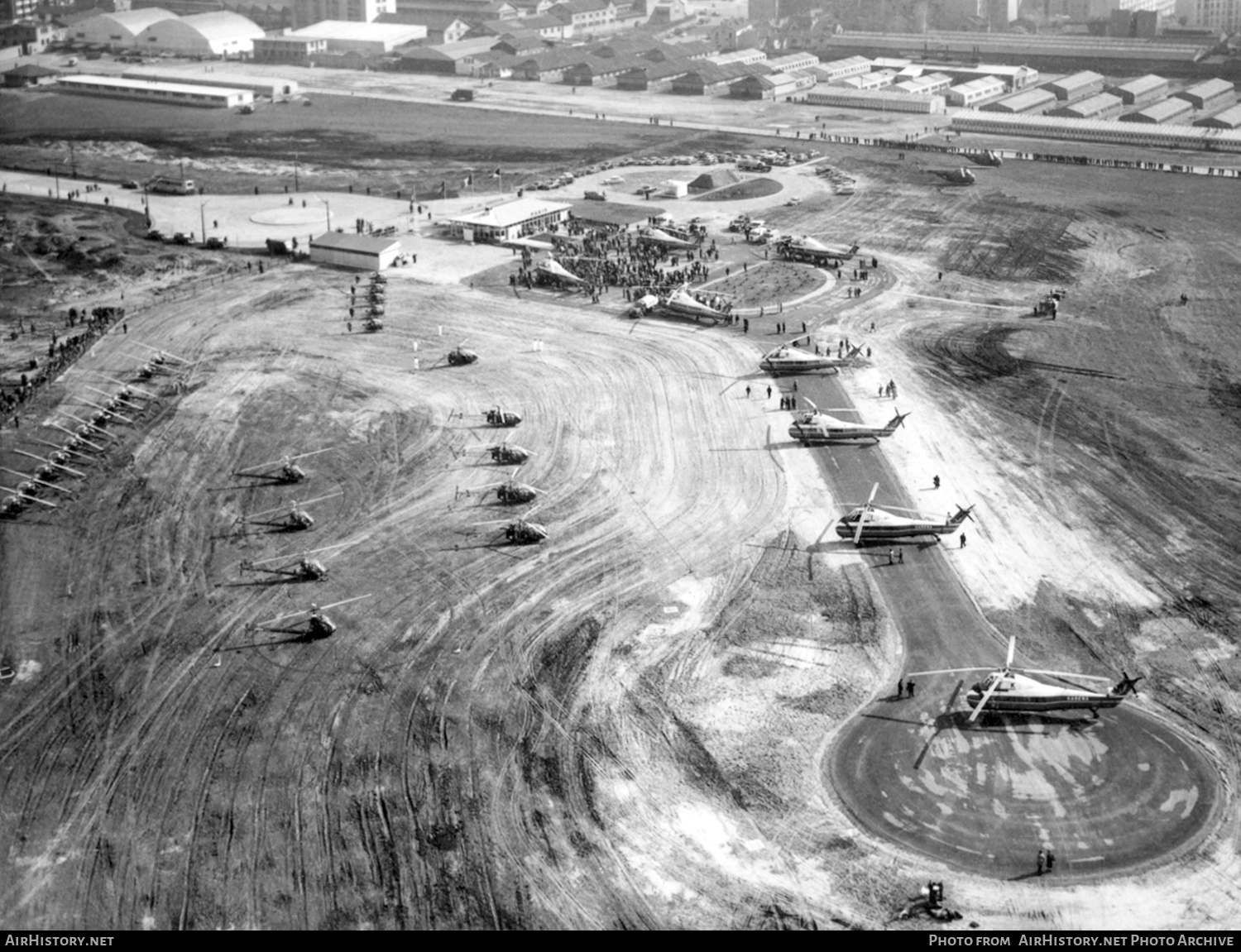 Airport photo of Paris - Issy-les-Moulineaux Heliport (LFPI / JDP) in France | AirHistory.net #301456