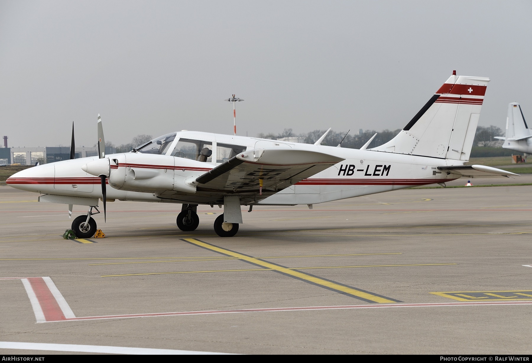Aircraft Photo of HB-LEM | Piper PA-34-200 Seneca | AirHistory.net #301487