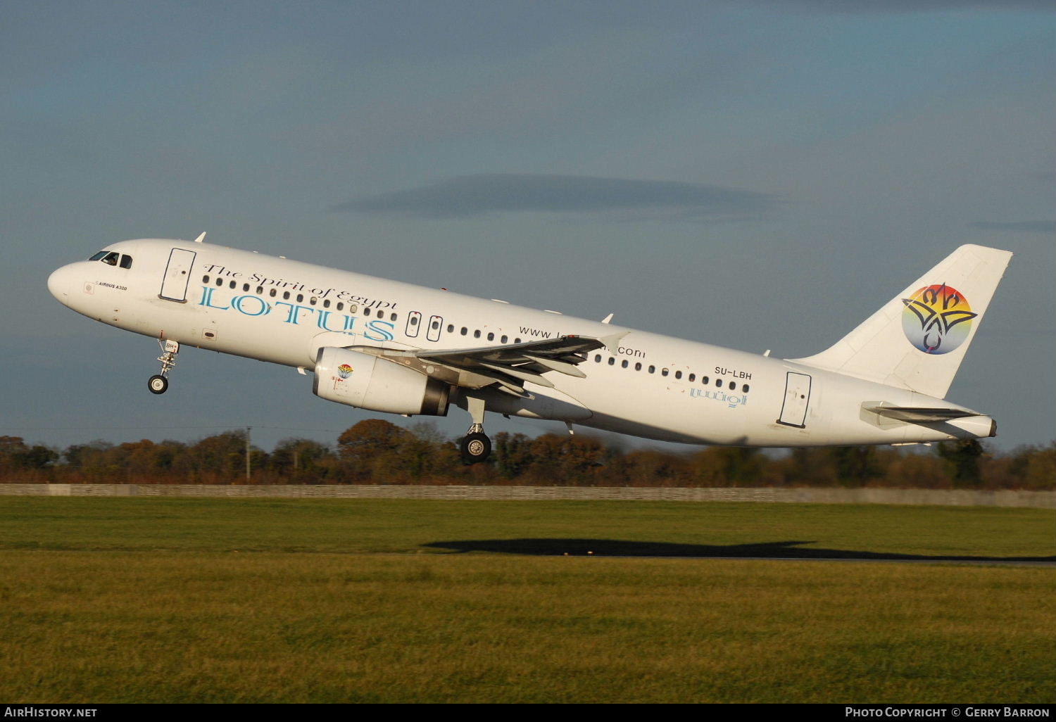 Aircraft Photo of SU-LBH | Airbus A320-233 | Lotus Air | AirHistory.net #301724