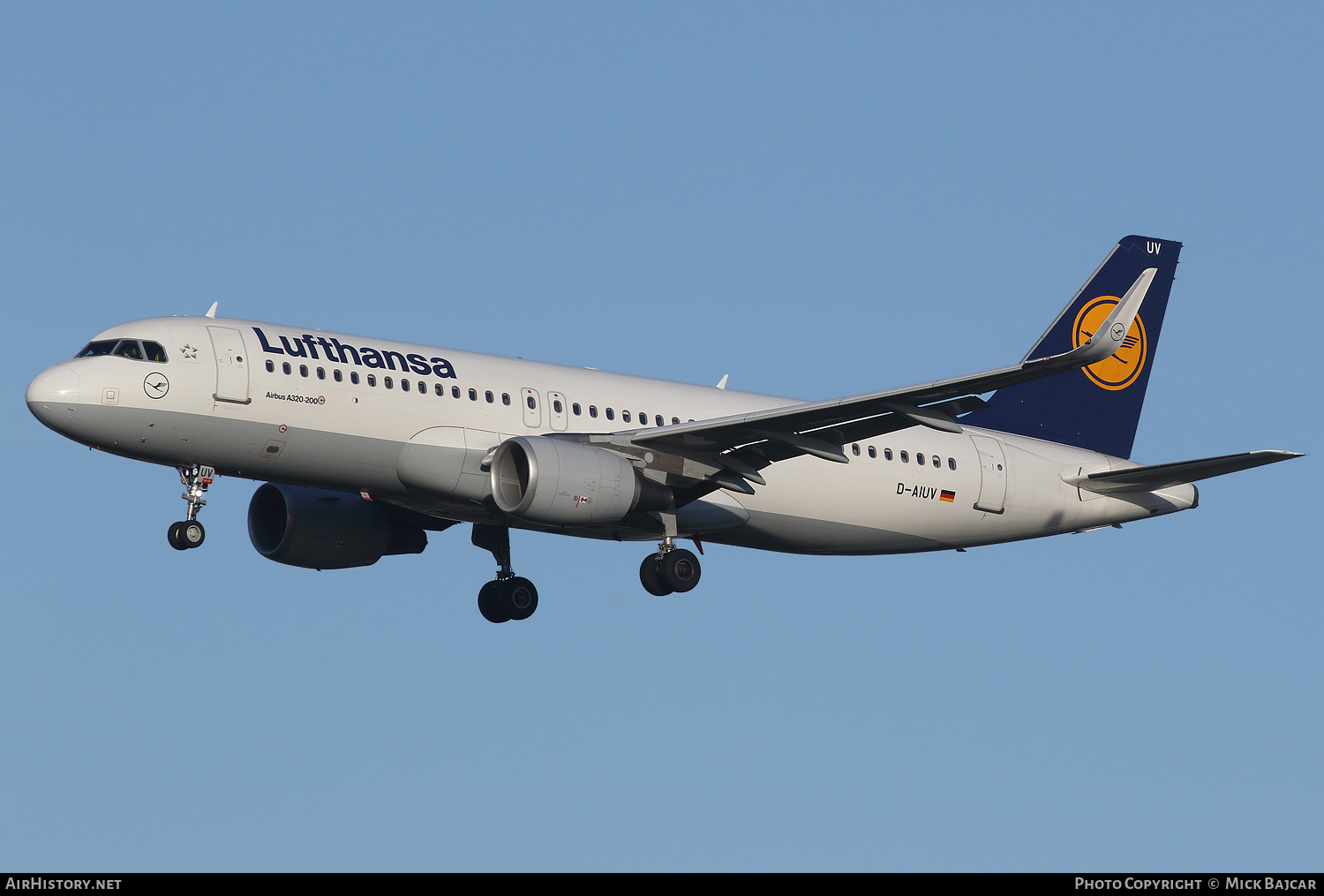 Aircraft Photo of D-AIUV | Airbus A320-214 | Lufthansa | AirHistory.net #301927