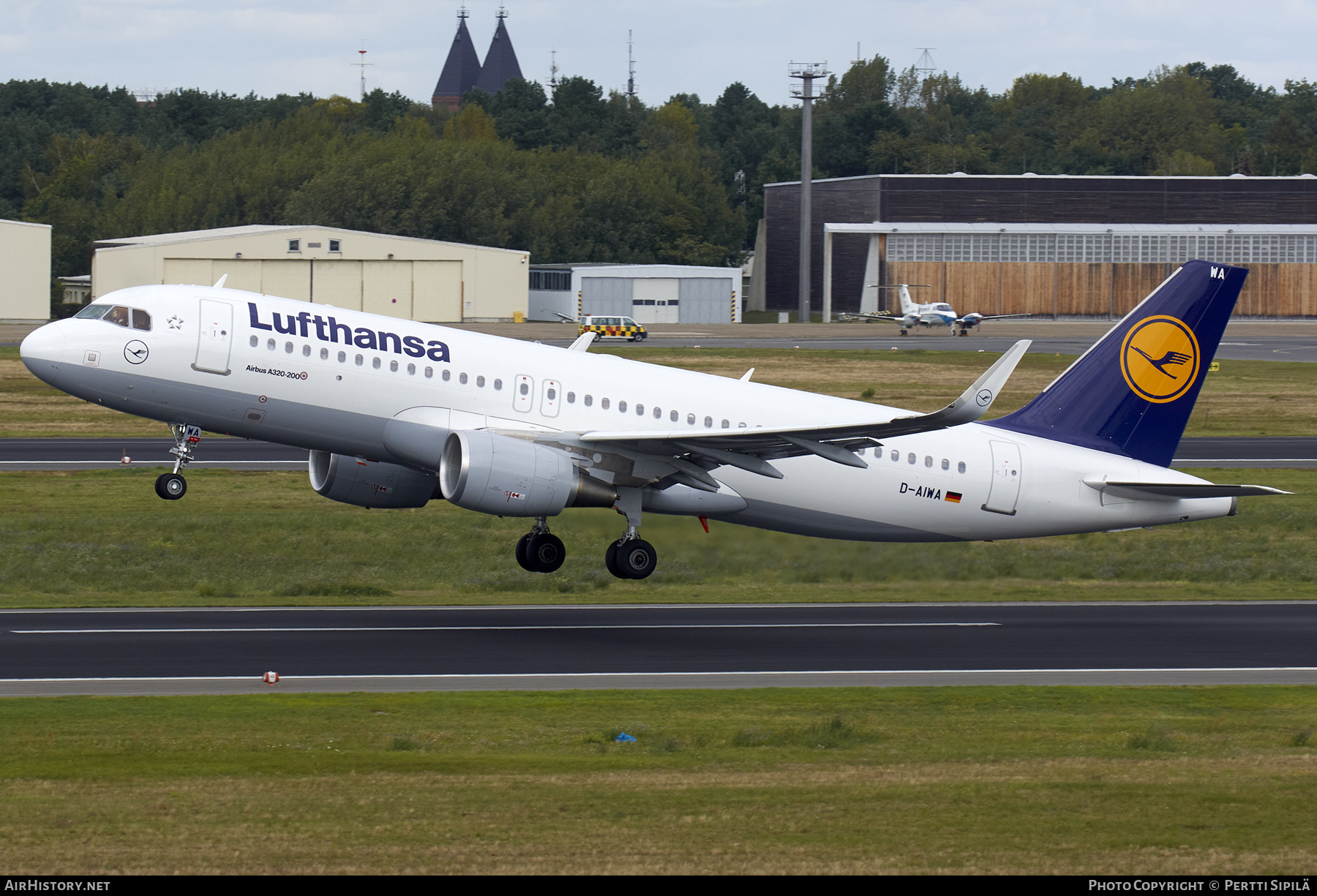 Aircraft Photo of D-AIWA | Airbus A320-214 | Lufthansa | AirHistory.net #302259