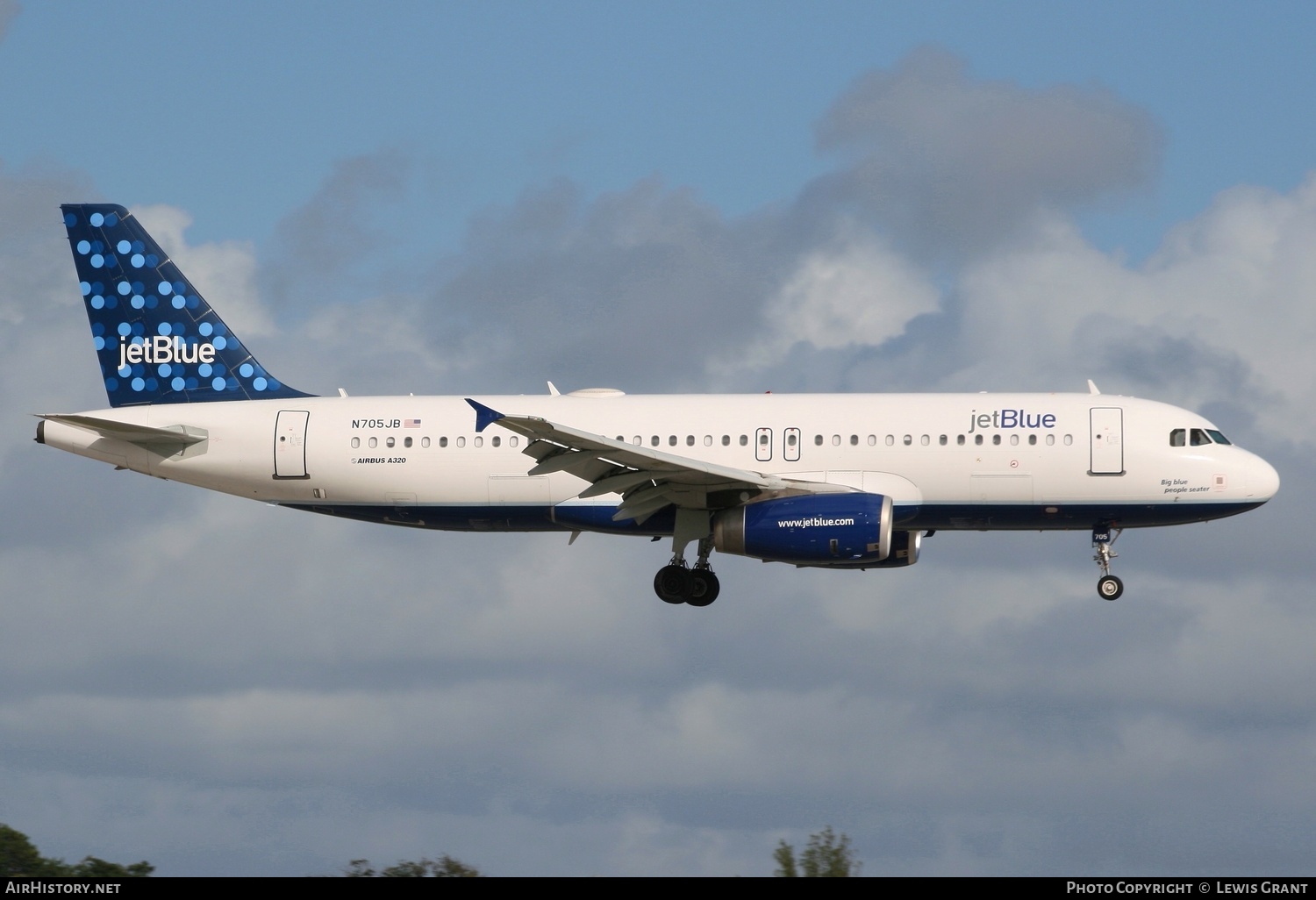 Aircraft Photo of N705JB | Airbus A320-232 | JetBlue Airways | AirHistory.net #302302