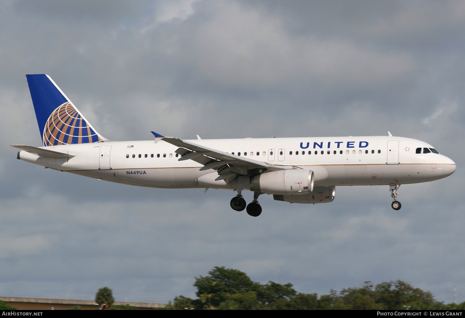 Aircraft Photo of N449UA | Airbus A320-232 | United Airlines | AirHistory.net #302691