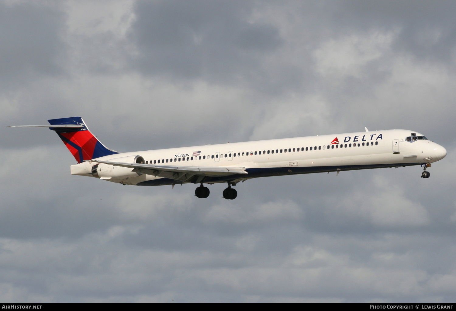 Aircraft Photo of N940DN | McDonnell Douglas MD-90-30 | Delta Air Lines | AirHistory.net #302826