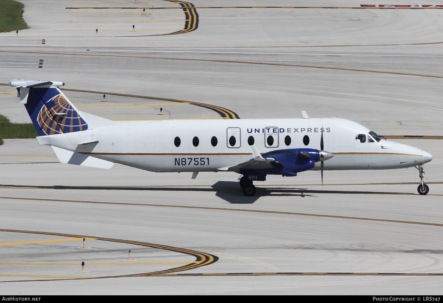 Aircraft Photo of N87551 | Beech 1900D | United Express | AirHistory.net #302845