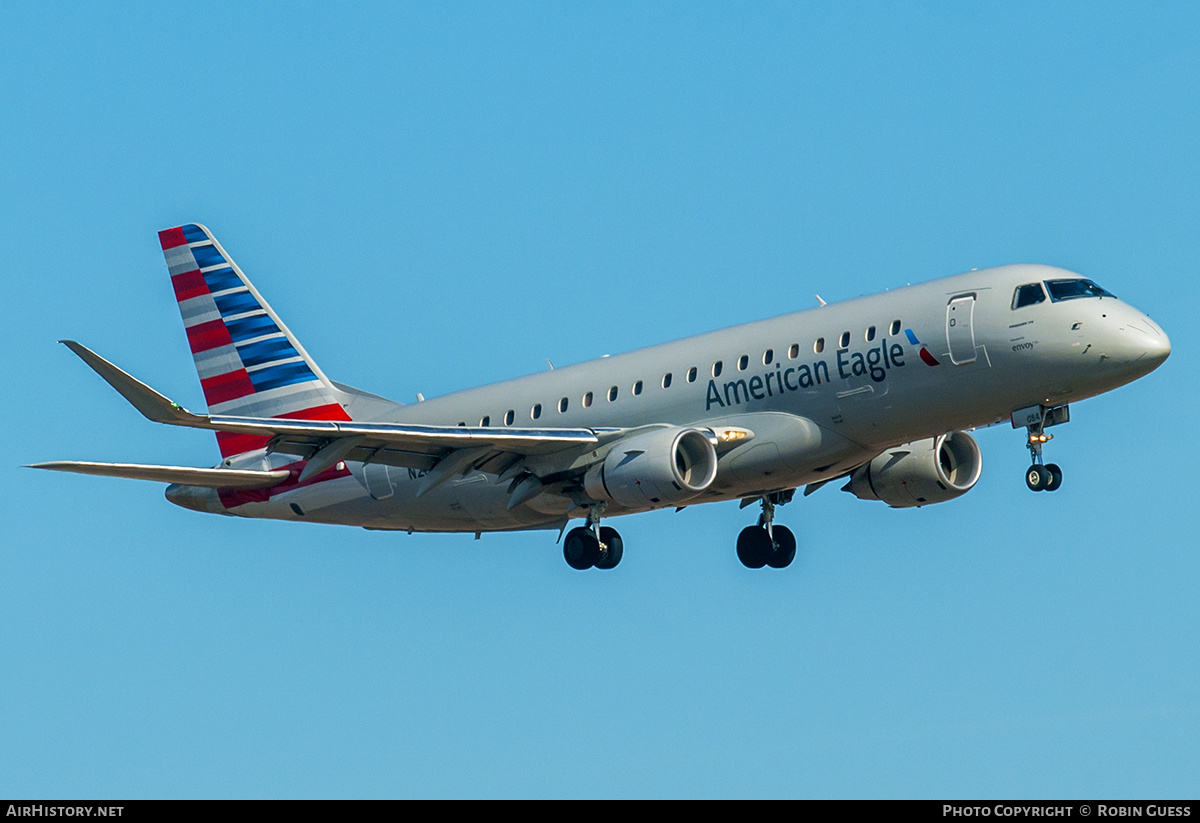 Aircraft Photo of N284JN | Embraer 175LR (ERJ-170-200LR) | American Eagle | AirHistory.net #302887