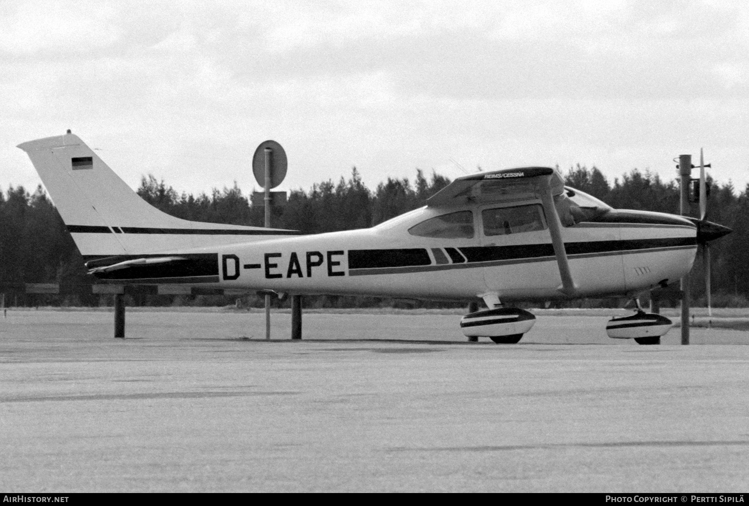 Aircraft Photo of D-EAPE | Reims F182Q Skylane II | AirHistory.net #303281