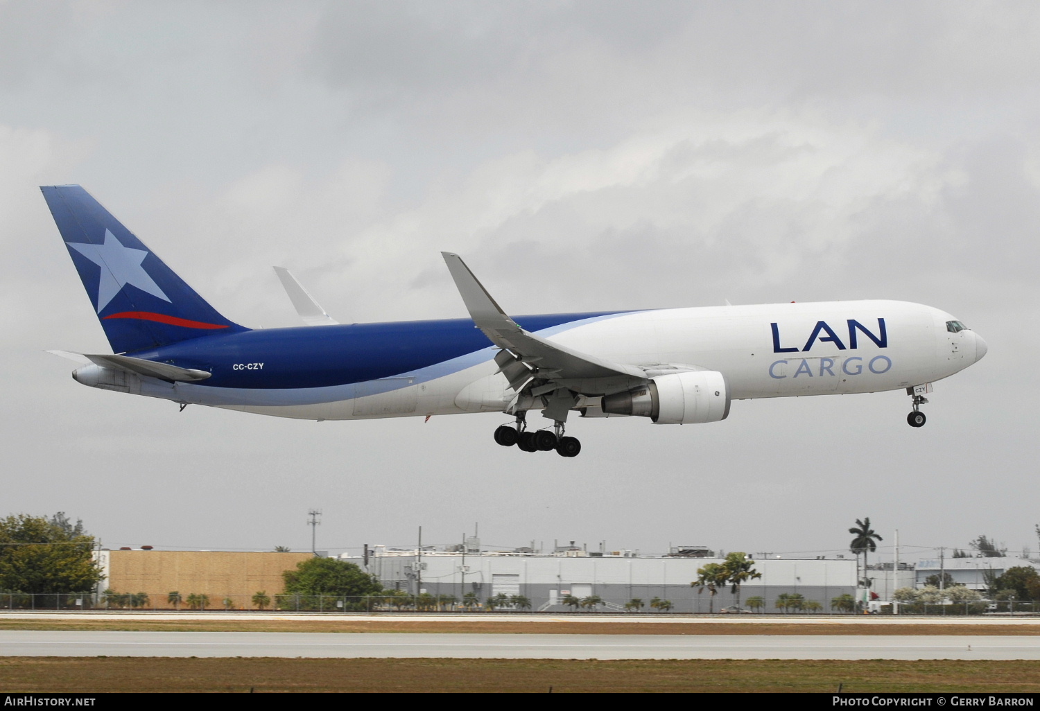 Aircraft Photo of CC-CZY | Boeing 767-316F/ER | LAN Cargo | AirHistory.net #303292