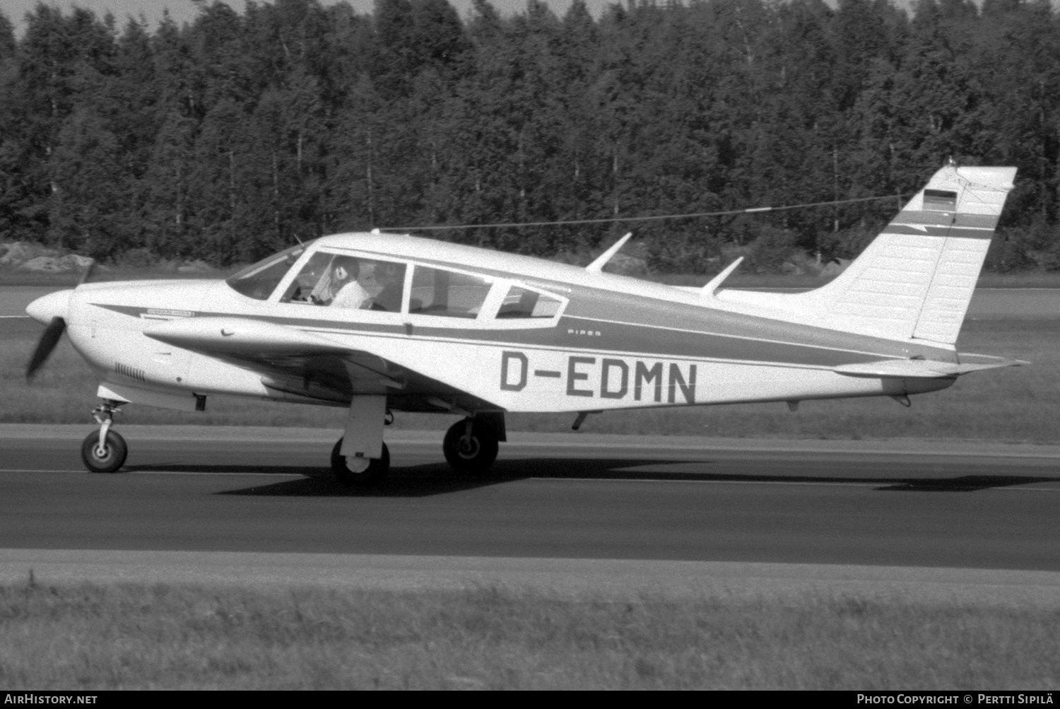 Aircraft Photo of D-EDMN | Piper PA-28R-200 Cherokee Arrow II | AirHistory.net #303294