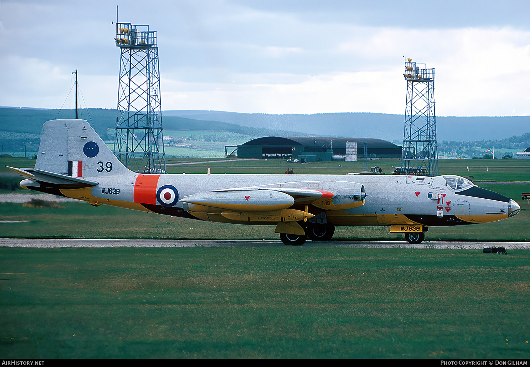 Aircraft Photo of WJ639 | English Electric Canberra TT18 | UK - Air Force | AirHistory.net #303298