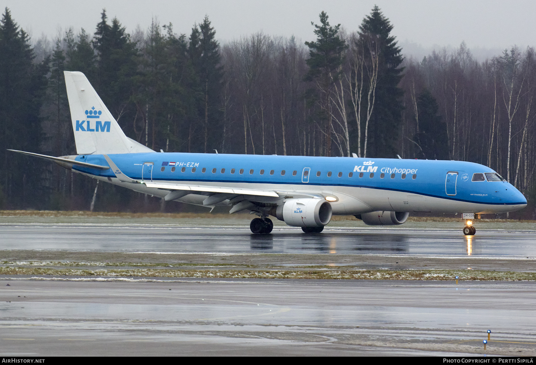 Aircraft Photo of PH-EZM | Embraer 190STD (ERJ-190-100STD) | KLM Cityhopper | AirHistory.net #303605