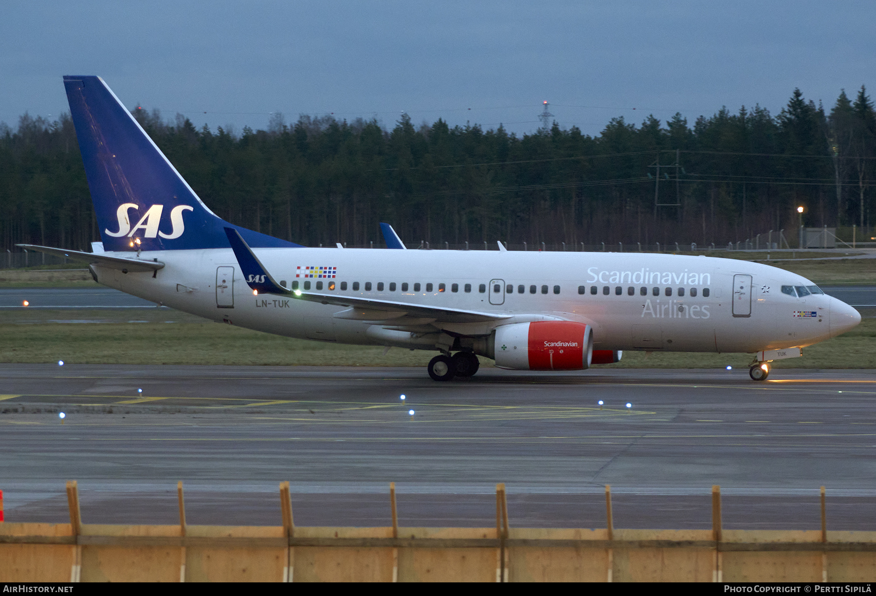 Aircraft Photo of LN-TUK | Boeing 737-705 | Scandinavian Airlines - SAS | AirHistory.net #303627
