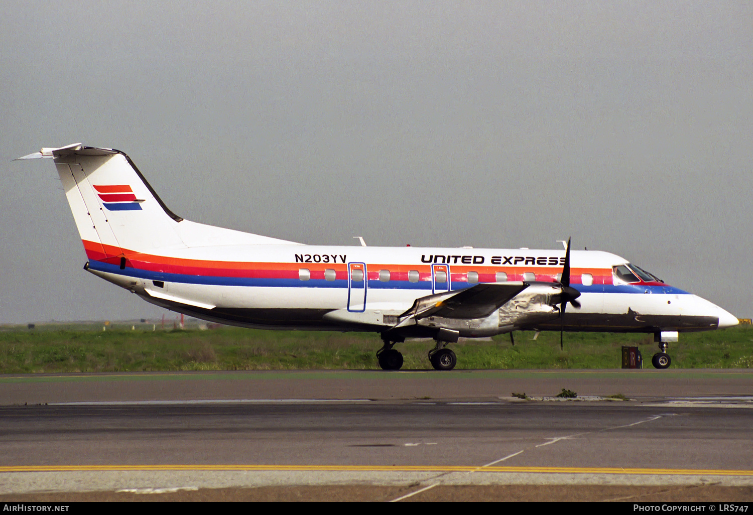 Aircraft Photo of N203YV | Embraer EMB-120RT Brasilia | United Express | AirHistory.net #303826