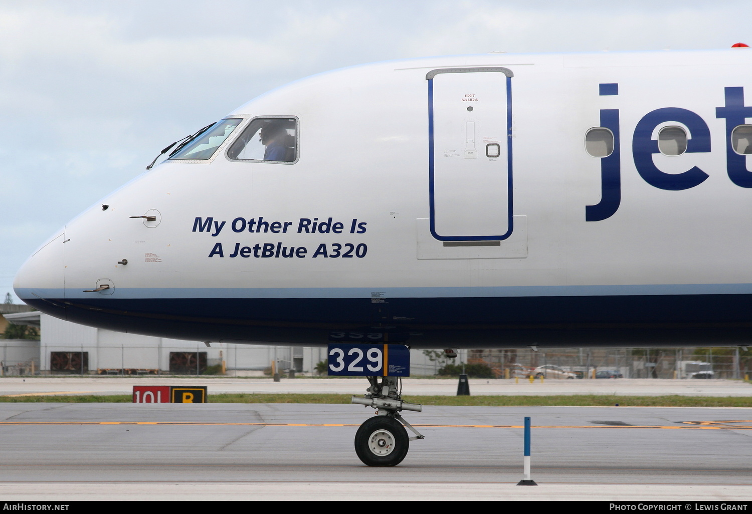 Aircraft Photo of N329JB | Embraer 190AR (ERJ-190-100IGW) | JetBlue Airways | AirHistory.net #303840