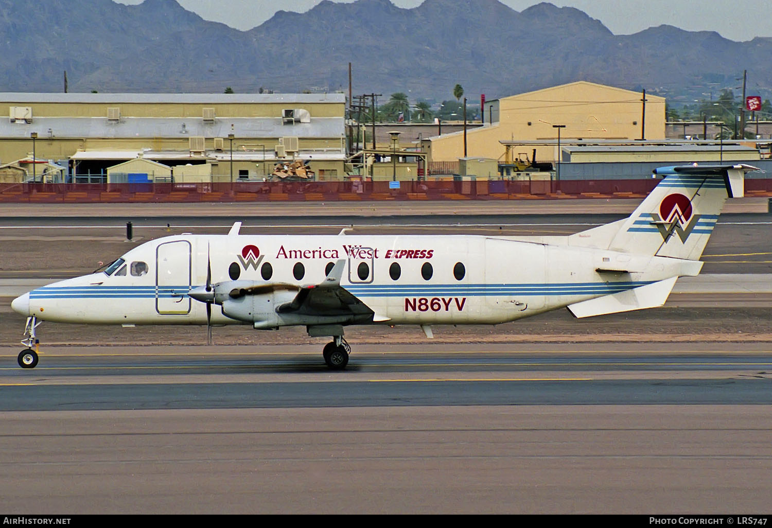 Aircraft Photo of N86YV | Beech 1900D | America West Express | AirHistory.net #304112