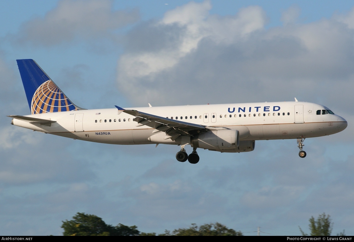 Aircraft Photo of N439UA | Airbus A320-232 | United Airlines | AirHistory.net #304150