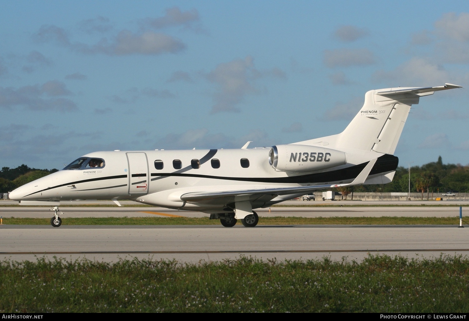 Aircraft Photo of N135BC | Embraer EMB-505 Phenom 300 | AirHistory.net #304152
