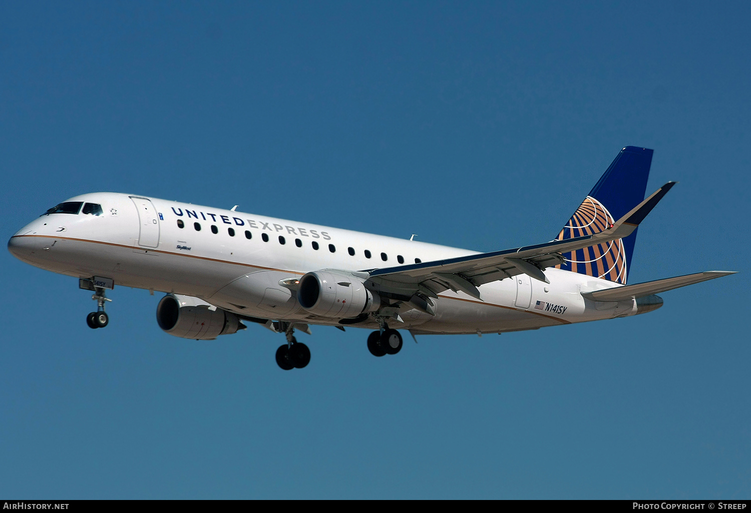 Aircraft Photo of N141SY | Embraer 175LR (ERJ-170-200LR) | United Express | AirHistory.net #304173