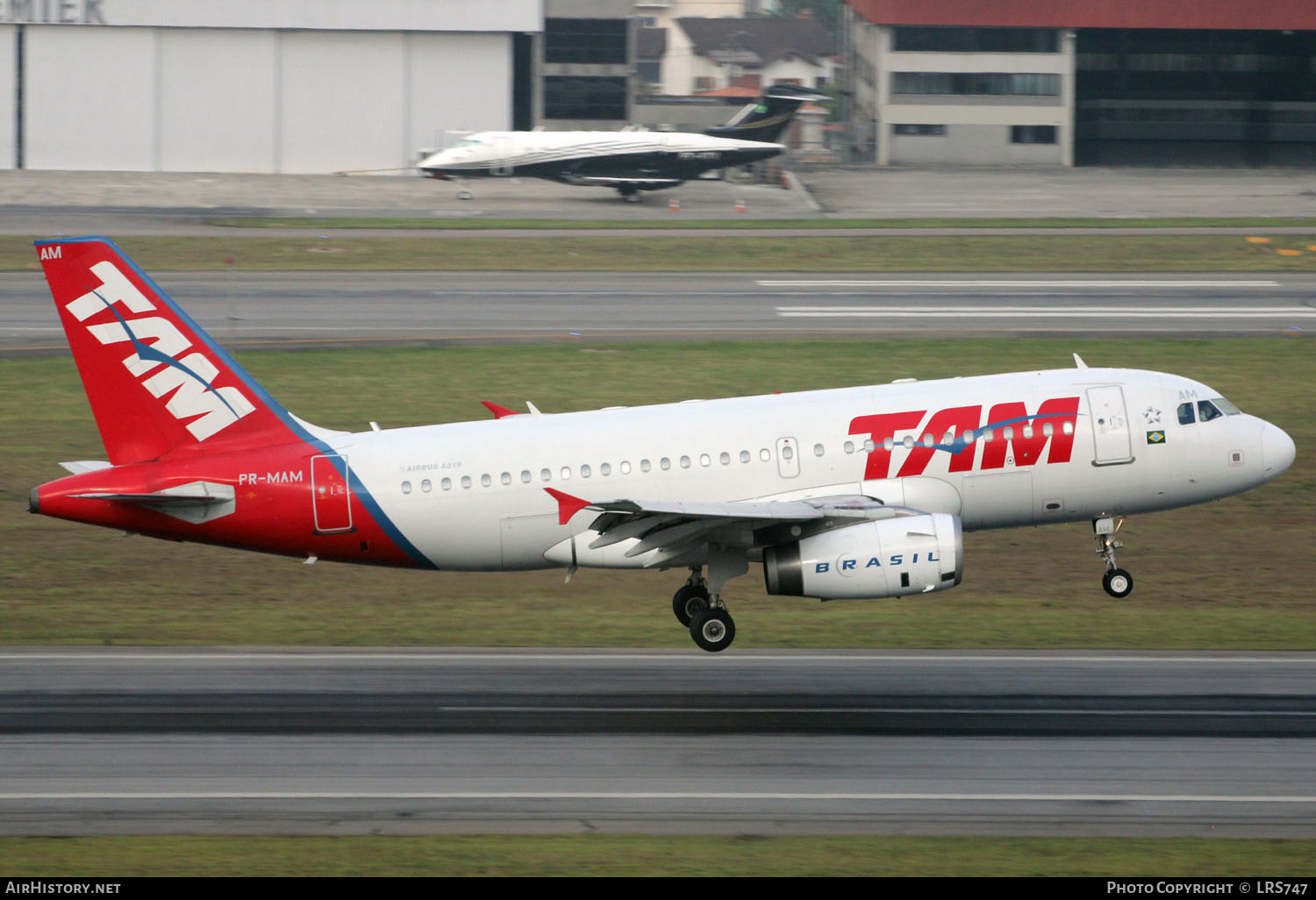 Aircraft Photo of PR-MAM | Airbus A319-132 | TAM Linhas Aéreas | AirHistory.net #304174