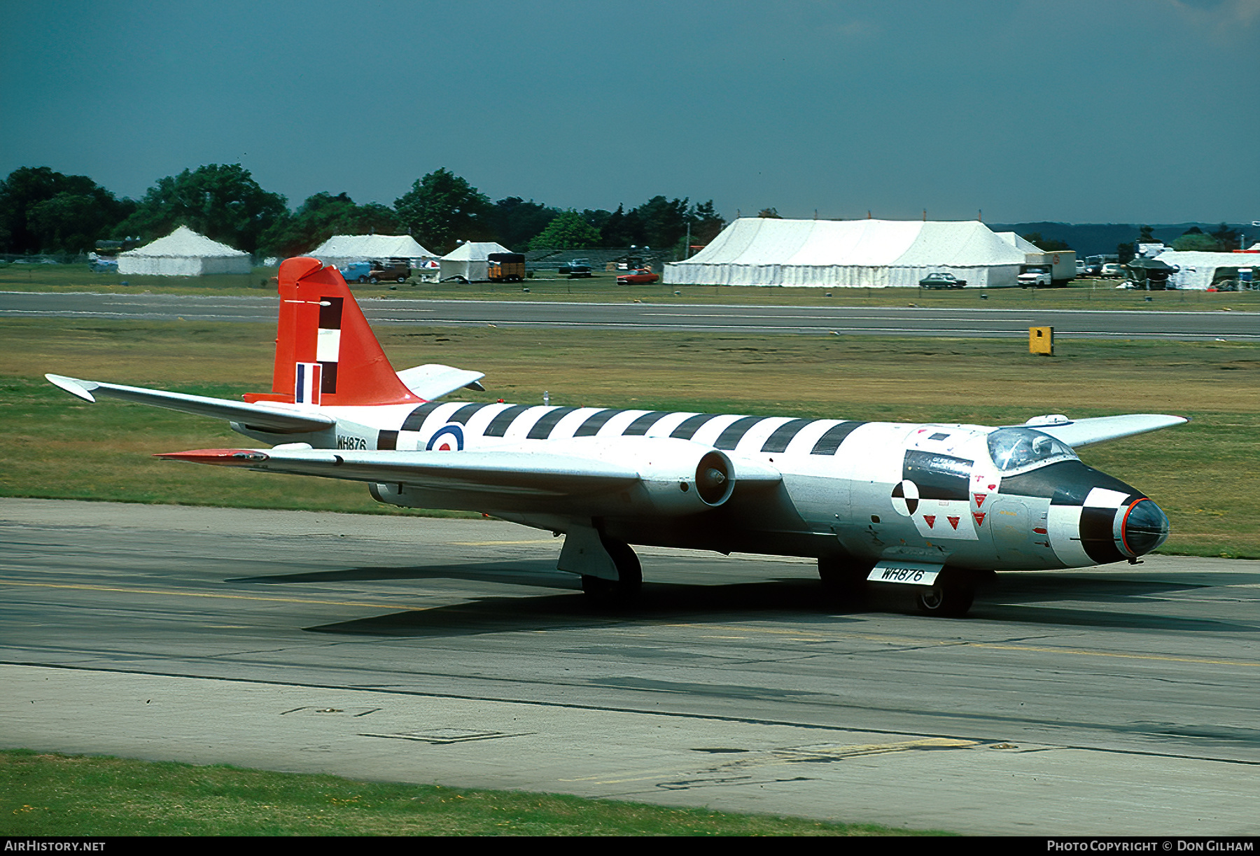 Aircraft Photo of WH876 | English Electric Canberra D14 | UK - Air Force | AirHistory.net #304314