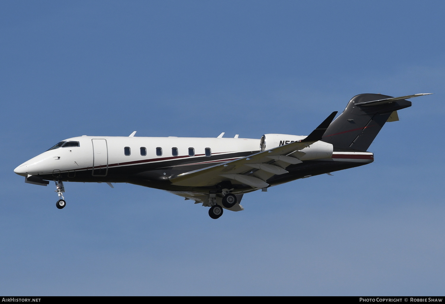 Aircraft Photo of N596FX | Bombardier Challenger 300 (BD-100-1A10) | AirHistory.net #304508