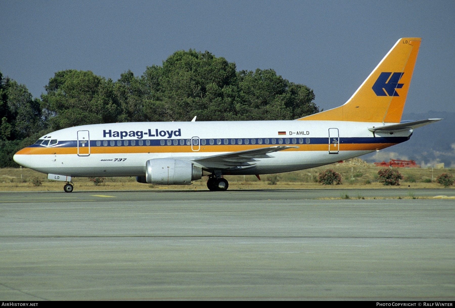 Aircraft Photo of D-AHLD | Boeing 737-5K5 | Hapag-Lloyd | AirHistory.net #304534