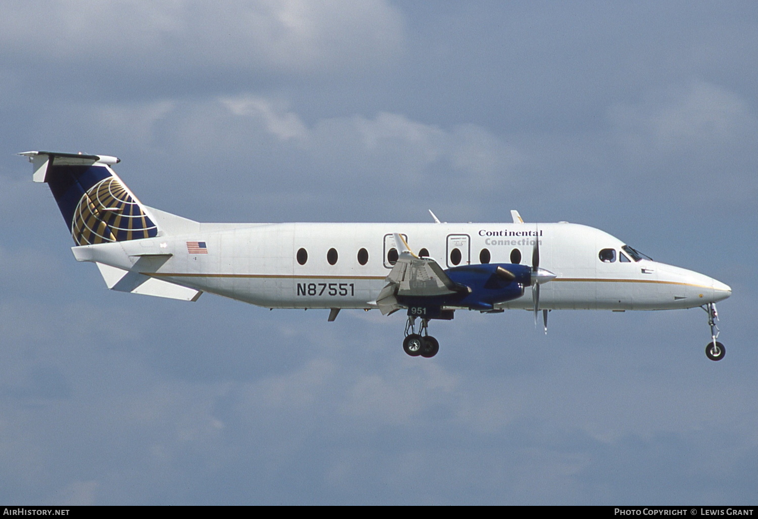 Aircraft Photo of N87551 | Beech 1900D | Continental Connection | AirHistory.net #304811