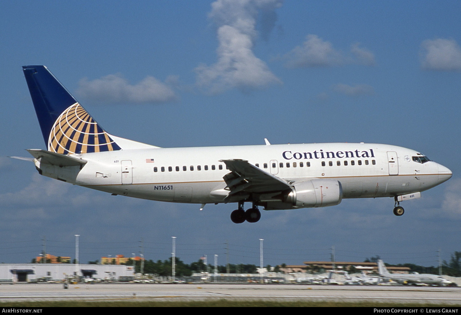 Aircraft Photo of N11651 | Boeing 737-524 | Continental Airlines | AirHistory.net #304822