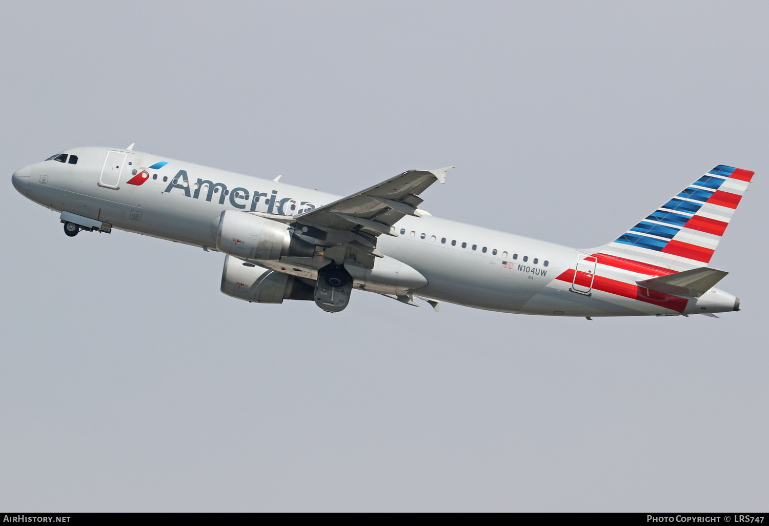 Aircraft Photo of N104UW | Airbus A320-214 | American Airlines | AirHistory.net #304938