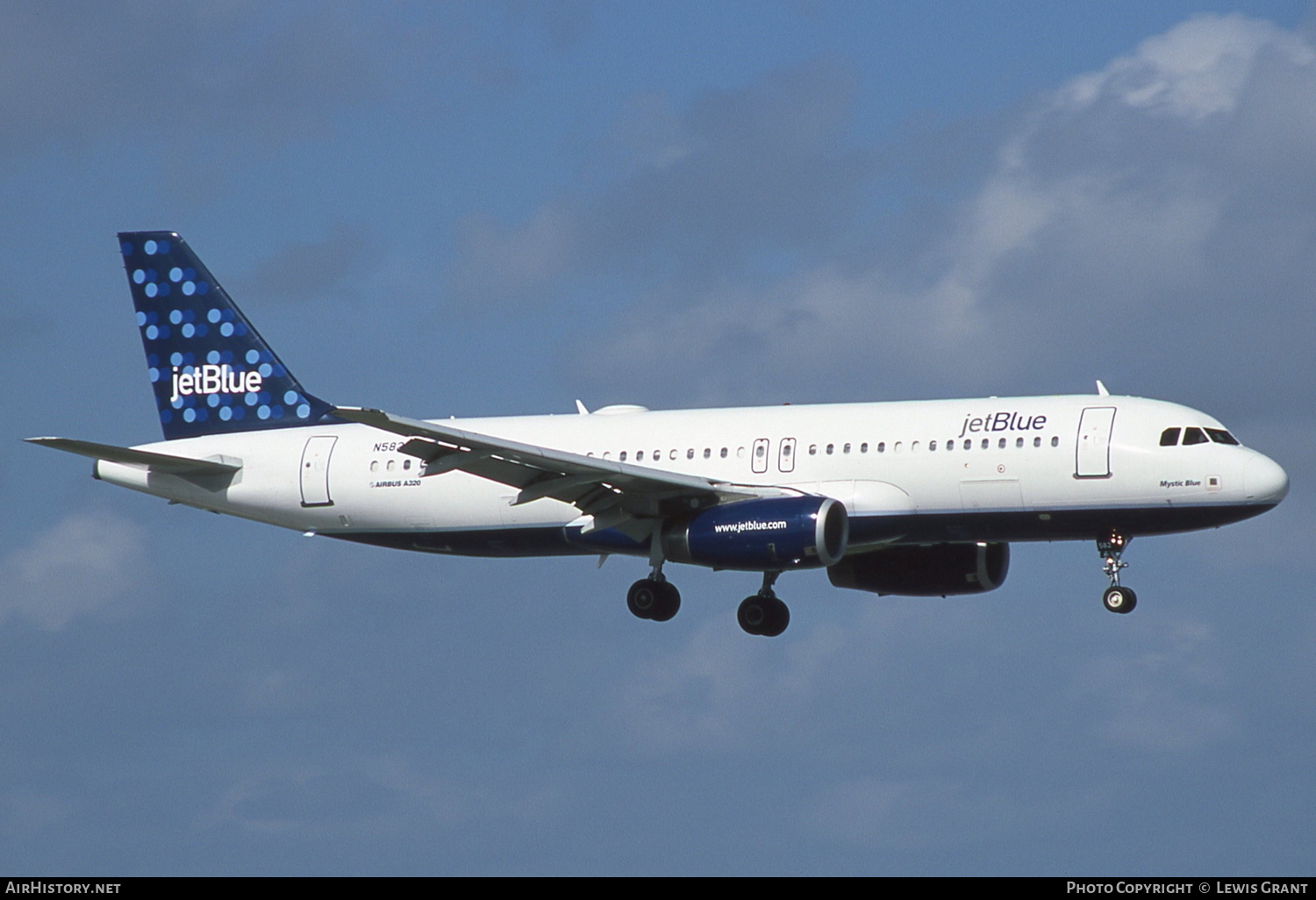 Aircraft Photo of N582JB | Airbus A320-232 | JetBlue Airways | AirHistory.net #305030