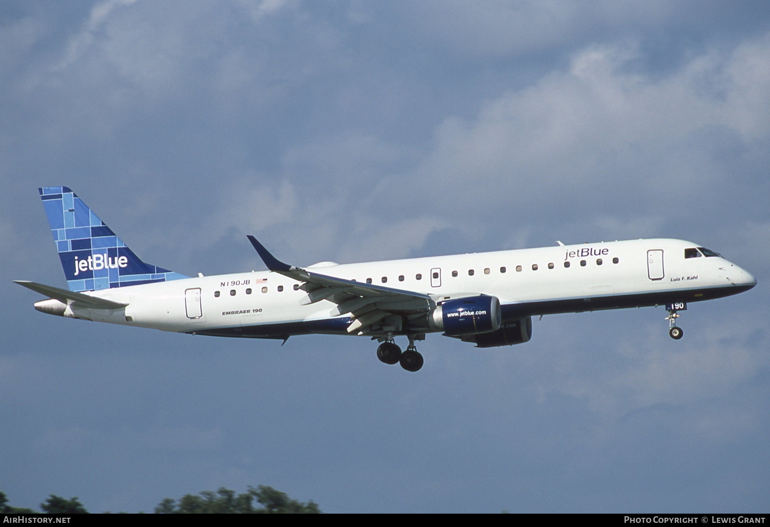 Aircraft Photo of N190JB | Embraer 190AR (ERJ-190-100IGW) | JetBlue Airways | AirHistory.net #305032