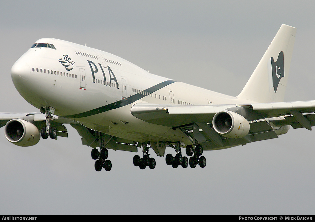 Aircraft Photo of AP-BFX | Boeing 747-367 | Pakistan International Airlines - PIA | AirHistory.net #305036