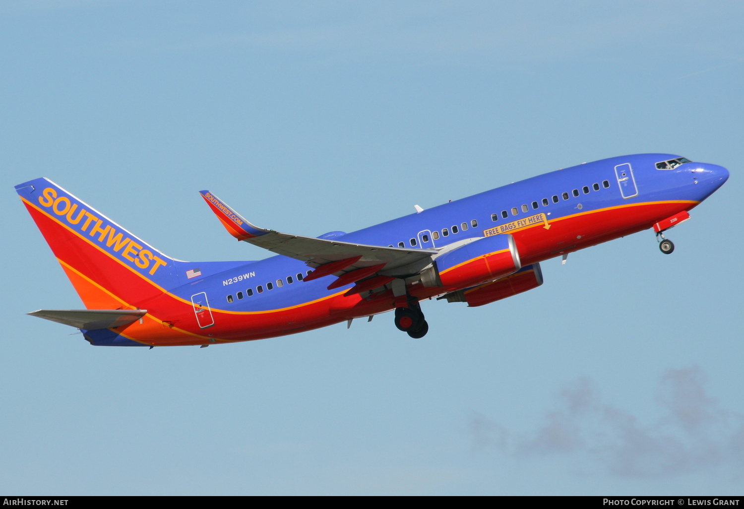 Aircraft Photo of N239WN | Boeing 737-7H4 | Southwest Airlines | AirHistory.net #305038