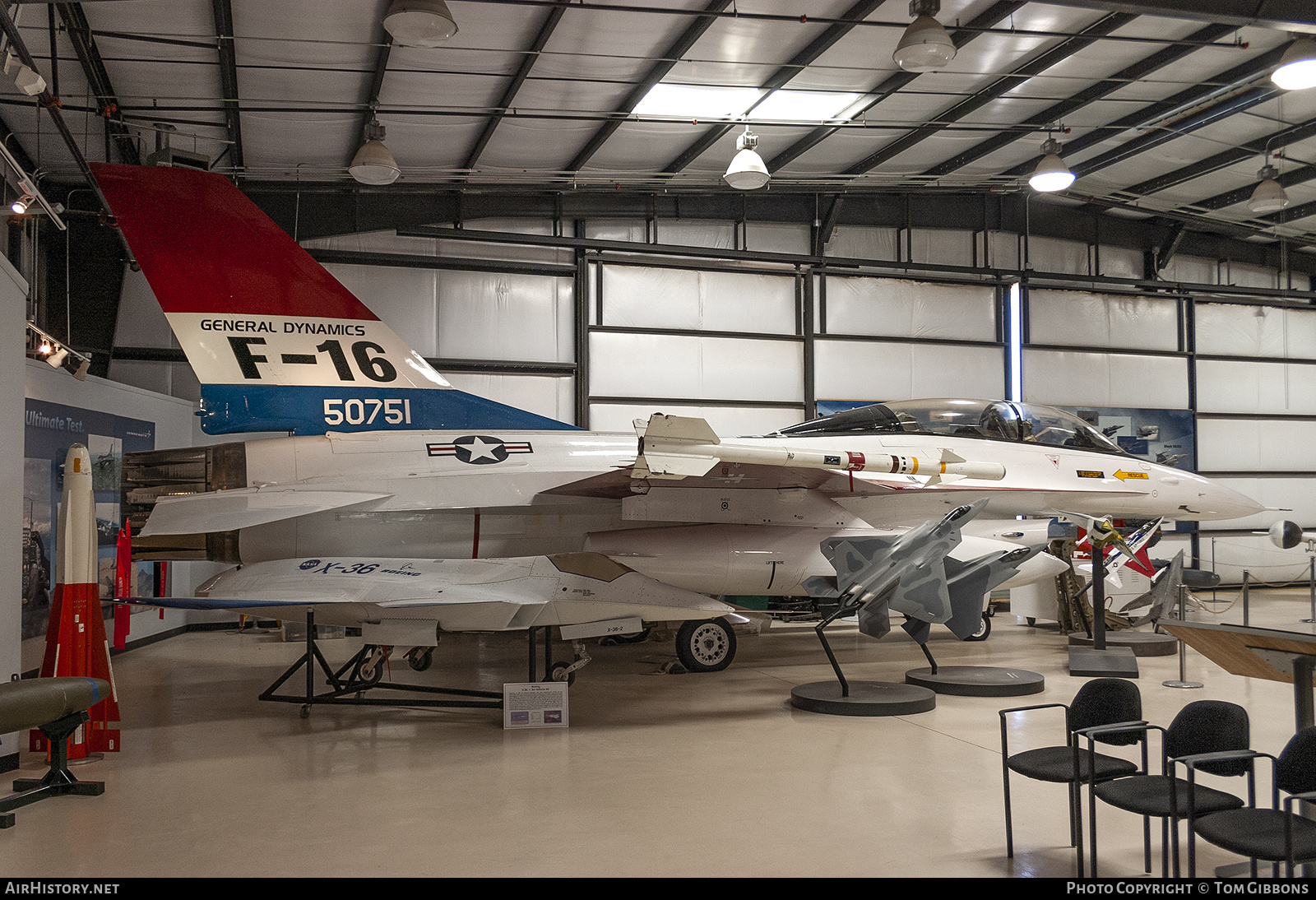 Aircraft Photo of 75-0751 / 50751 | General Dynamics YF-16B Fighting Falcon | USA - Air Force | AirHistory.net #305047