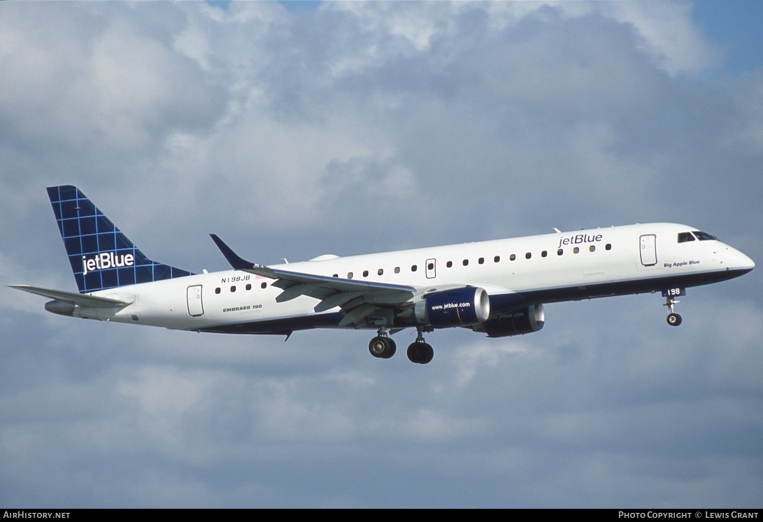 Aircraft Photo of N198JB | Embraer 190AR (ERJ-190-100IGW) | JetBlue Airways | AirHistory.net #305195