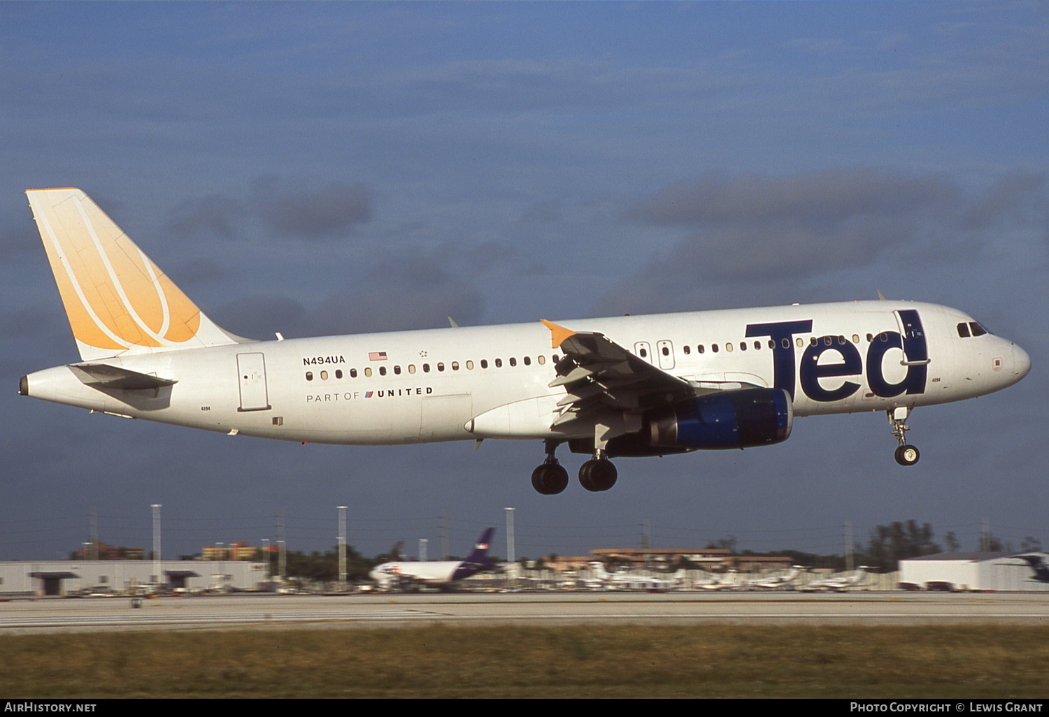 Aircraft Photo of N494UA | Airbus A320-232 | Ted | AirHistory.net #305265