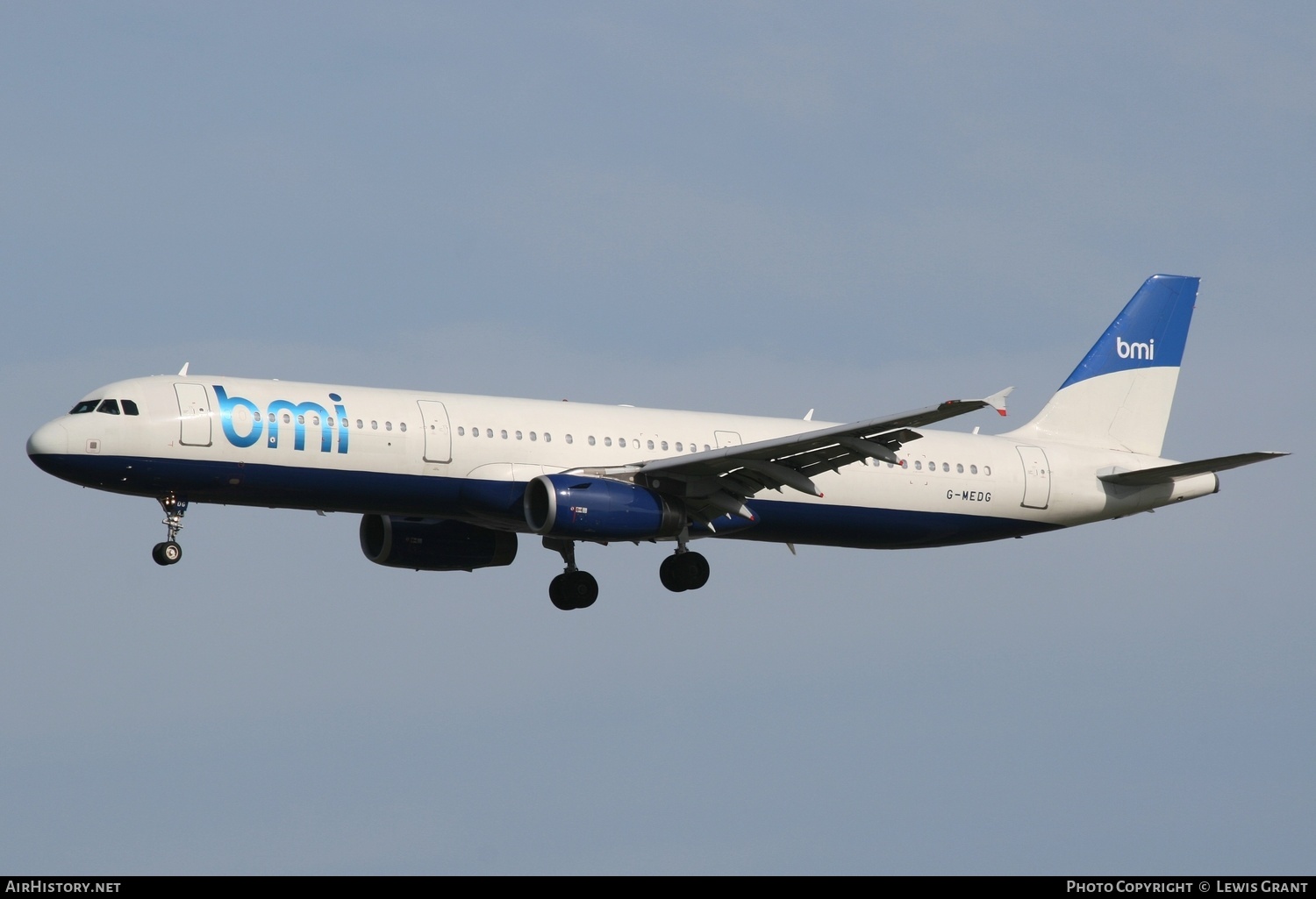 Aircraft Photo of G-MEDG | Airbus A321-231 | BMI - British Midland International | AirHistory.net #305282