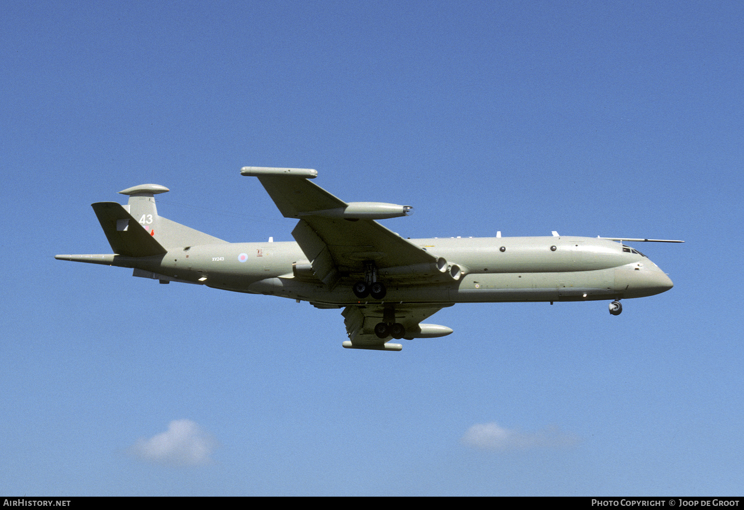 Aircraft Photo of XV243 | Hawker Siddeley HS-801 Nimrod MR.2P | UK - Air Force | AirHistory.net #305395