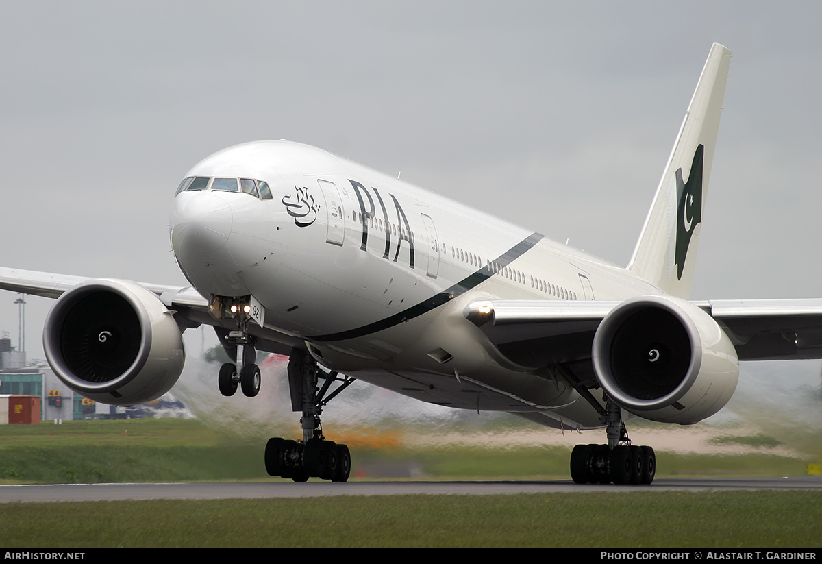 Aircraft Photo of AP-BGZ | Boeing 777-240/LR | Pakistan International Airlines - PIA | AirHistory.net #305853
