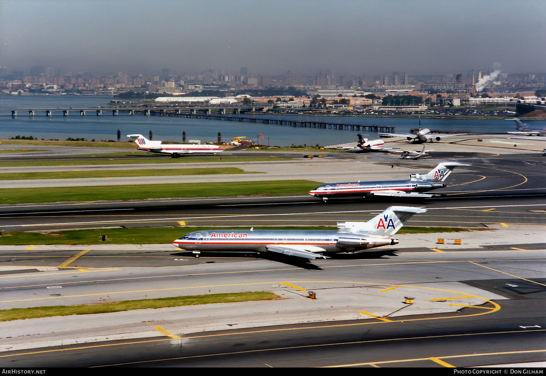 Airport photo of New York - La Guardia (KLGA / LGA) in New York, United States | AirHistory.net #305864