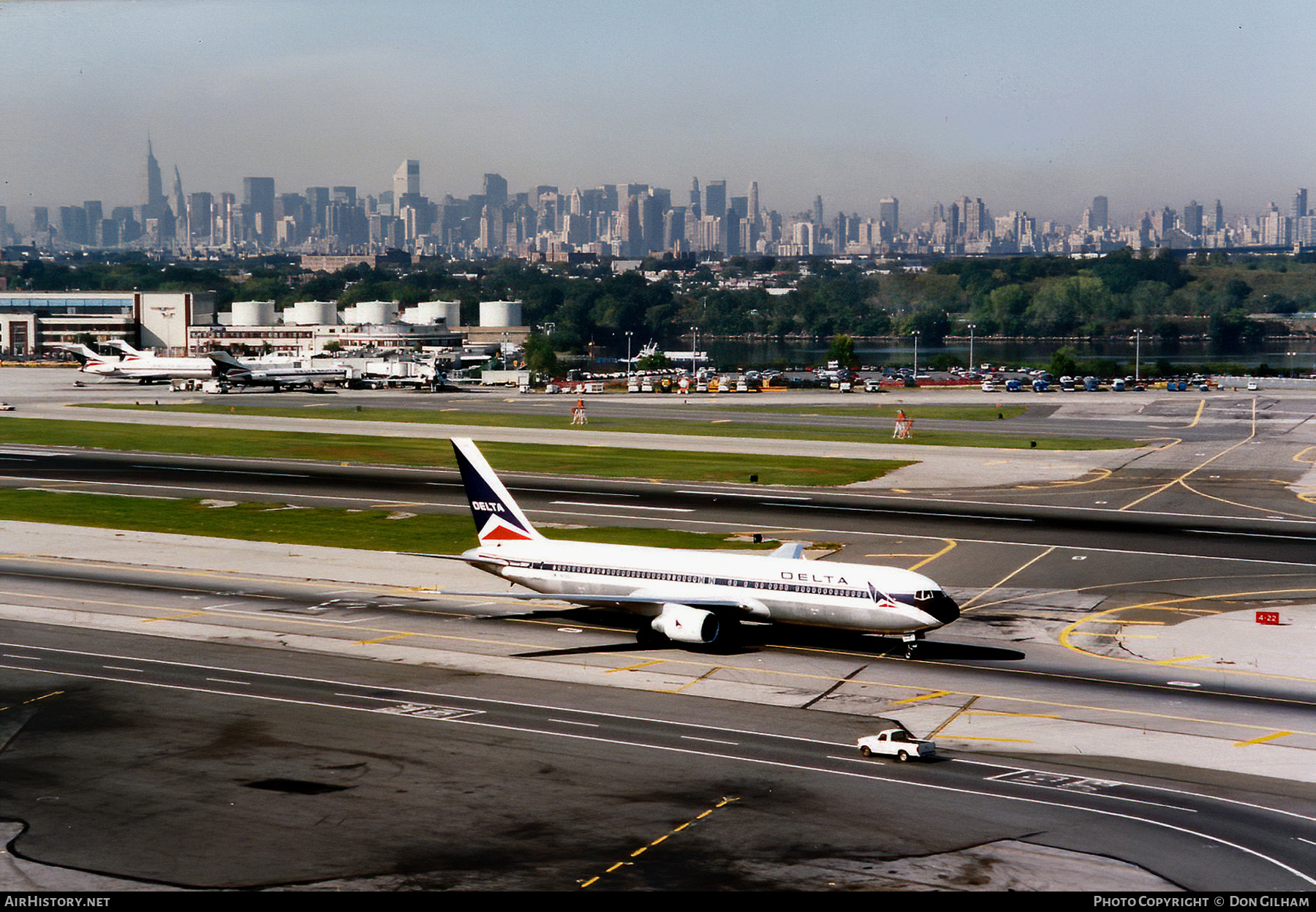 Airport photo of New York - La Guardia (KLGA / LGA) in New York, United States | AirHistory.net #305866