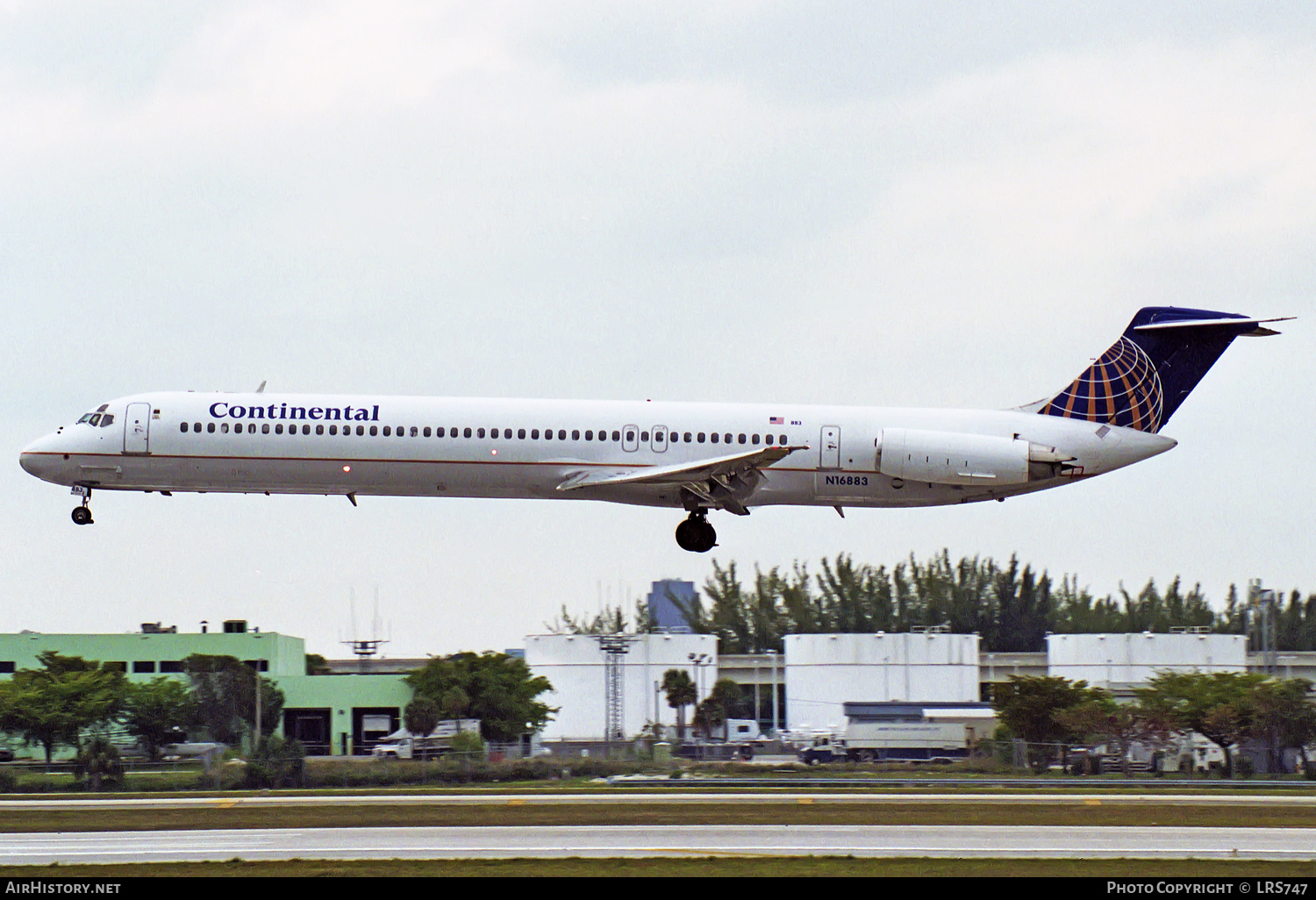 Aircraft Photo of N16883 | McDonnell Douglas MD-81 (DC-9-81) | Continental Airlines | AirHistory.net #305968